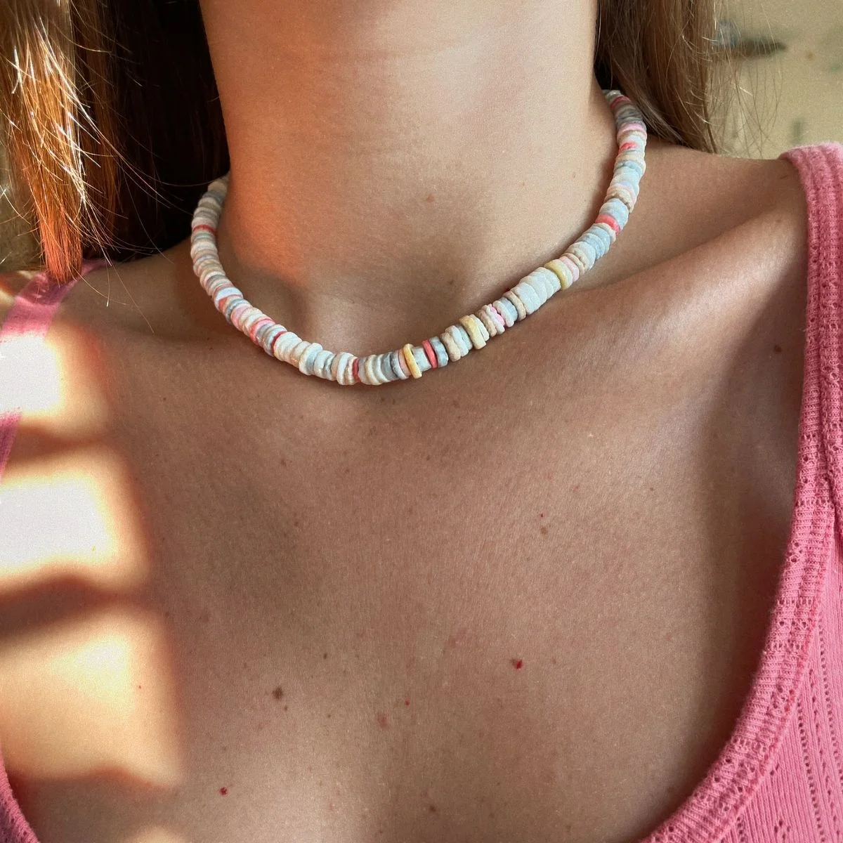 

CCGOOD Natural Shell Bead Necklace for Women Pastel Multi-Color Round Choker Beach Jewelry Summer Vacation Gift