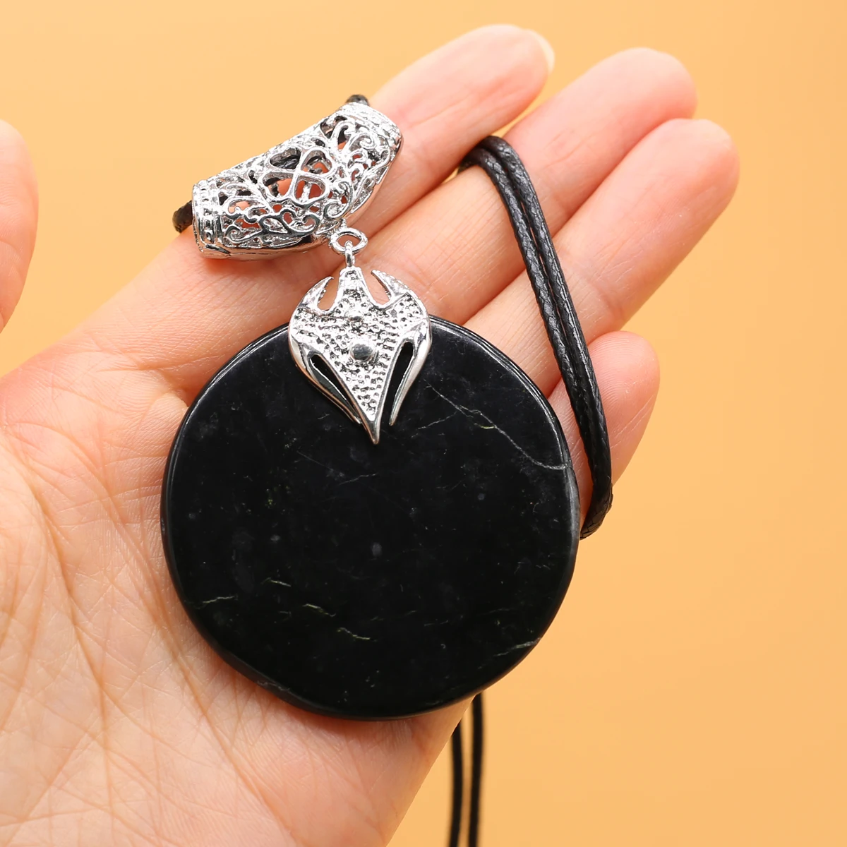 Vintage Natural Black Agate Natural Stone Pendant Round Fashion High Quality Women Necklace Collar Jewelry