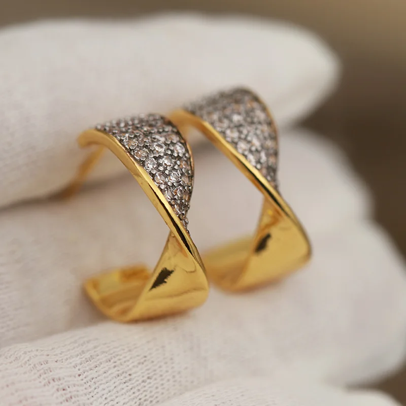 New Sight Design Full Crystal Twist Stud Earrings for Women Fashion Brand Jewelry Delicate Zirconia C Shaped Earrings