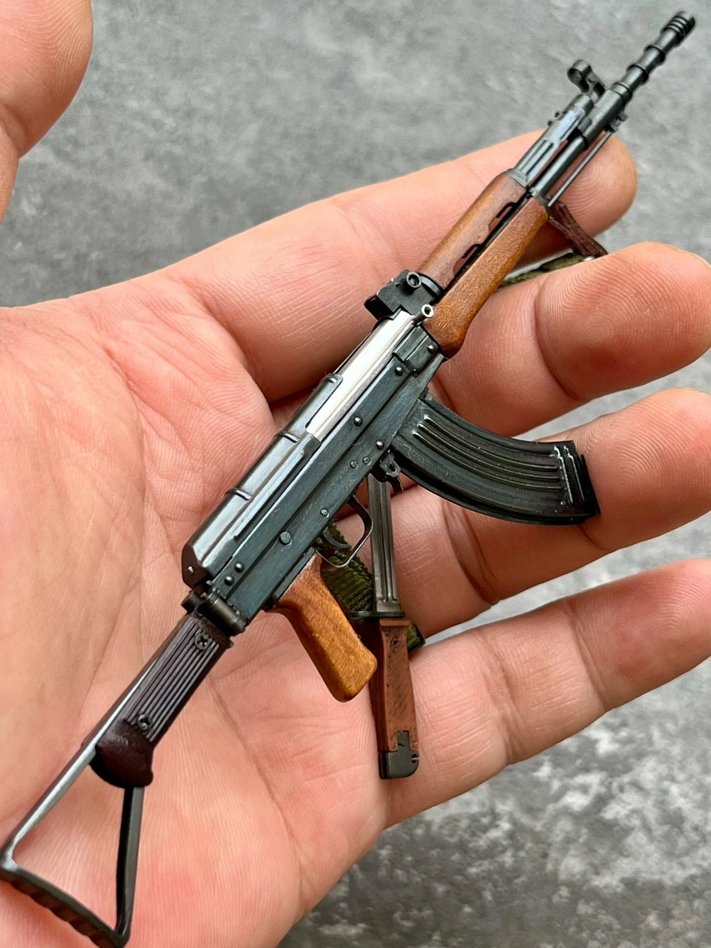 1/6 Scale Handmade Weathered Type 81-1 Assault Rifle Model, Folding Stock, Metal & Solid Wood, Premium Custom Gift for Action Fi