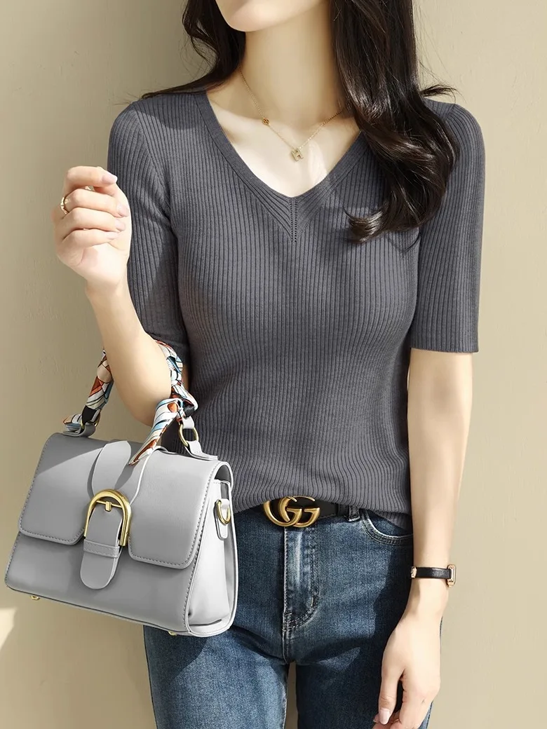 

Свободная трикотажная футболка V-Ne ort Sve Женская летняя базовая футболка Тонкая однотонная корейская футболка для поездок на работу и ветер Большой размер Внутренняя ...