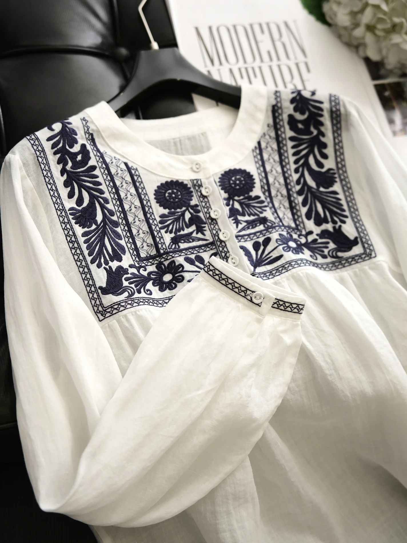 

Легкая блузка для отпуска в художественном стиле, 100% лен, с новой китайской вышивкой, воротником-стойкой и рукавами-фонариками, белая