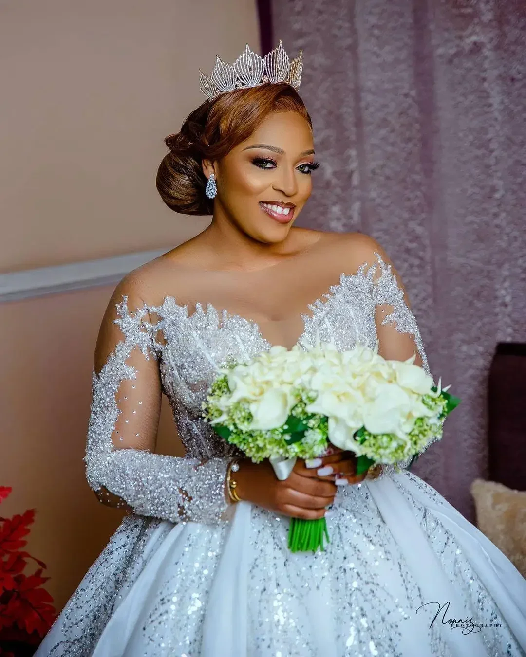 Suknia ślubna z dekoltem w łódkę, zdobiona błyszczącymi cekinami i koralikami, z iluzorycznymi, długimi rękawami, plus size, suknia ślubna.