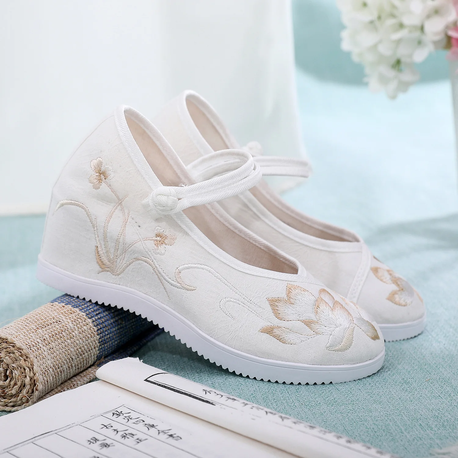 Size 34-41 Ethnic Style Wedges Women High Heel Ankle Strap Chinese Style Embroidered Platform Ladies Comfortable Hanfu Shoes