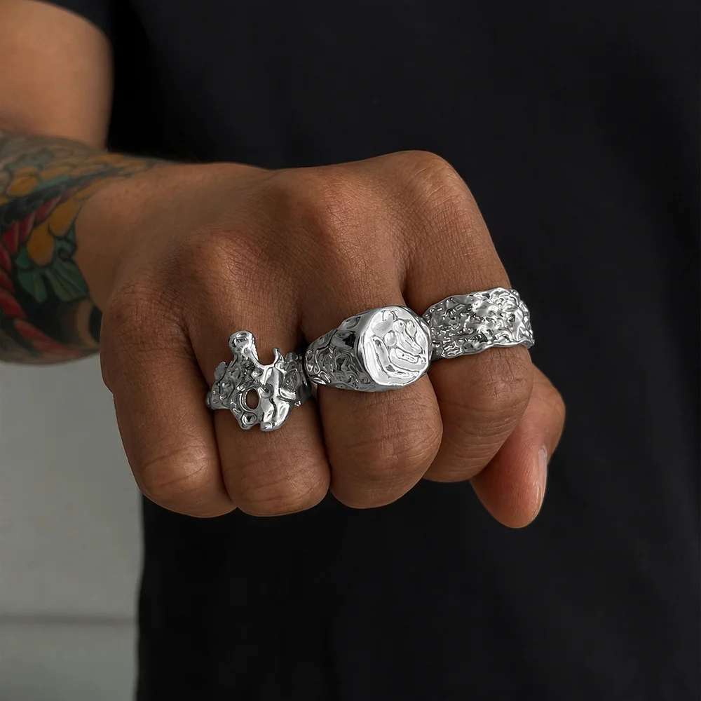 Organisches Ringset mit geschmolzener Textur für Herren, goldfarben, skulpturierter Siegelring, offener Ring, unregelmäßiger Statement-Schmuck – Detail 3