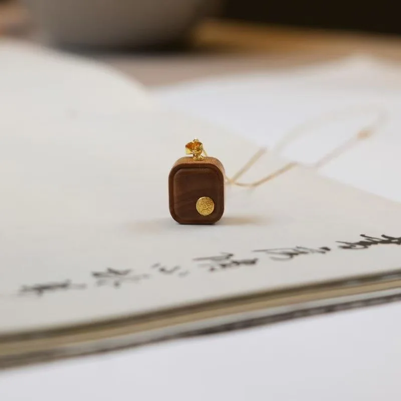 الجبل القديم خشب الصندل مطعمة زاكيم ساحة السكر السلام العلامة التجارية قلادة النمط الصيني الرجعية الحد الأدنى قلادة مجوهرات