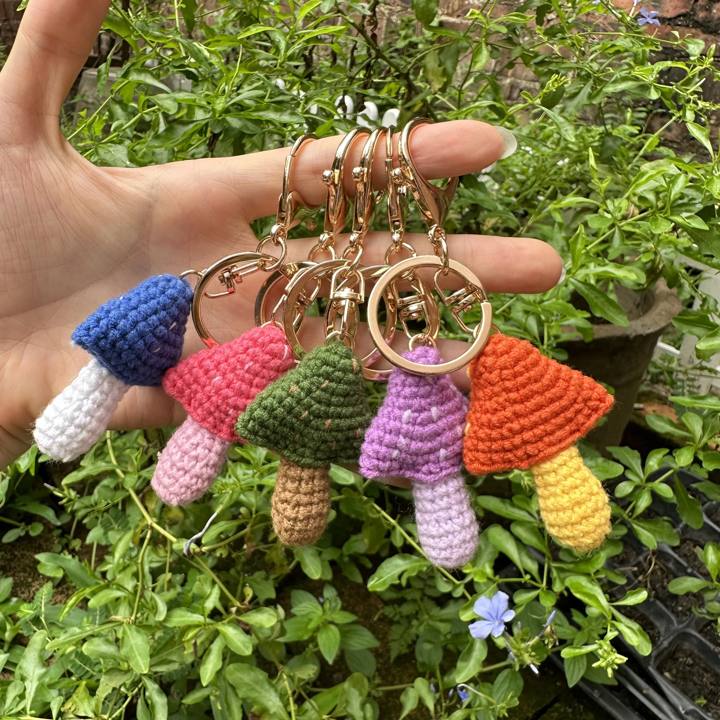 11 Colors 6cm Handmade 3D Cute Mushroom Keychain Cartoon Mini Hand Knitted Car Keyring Clothing Shoes Scarf Socks Bag Stationery