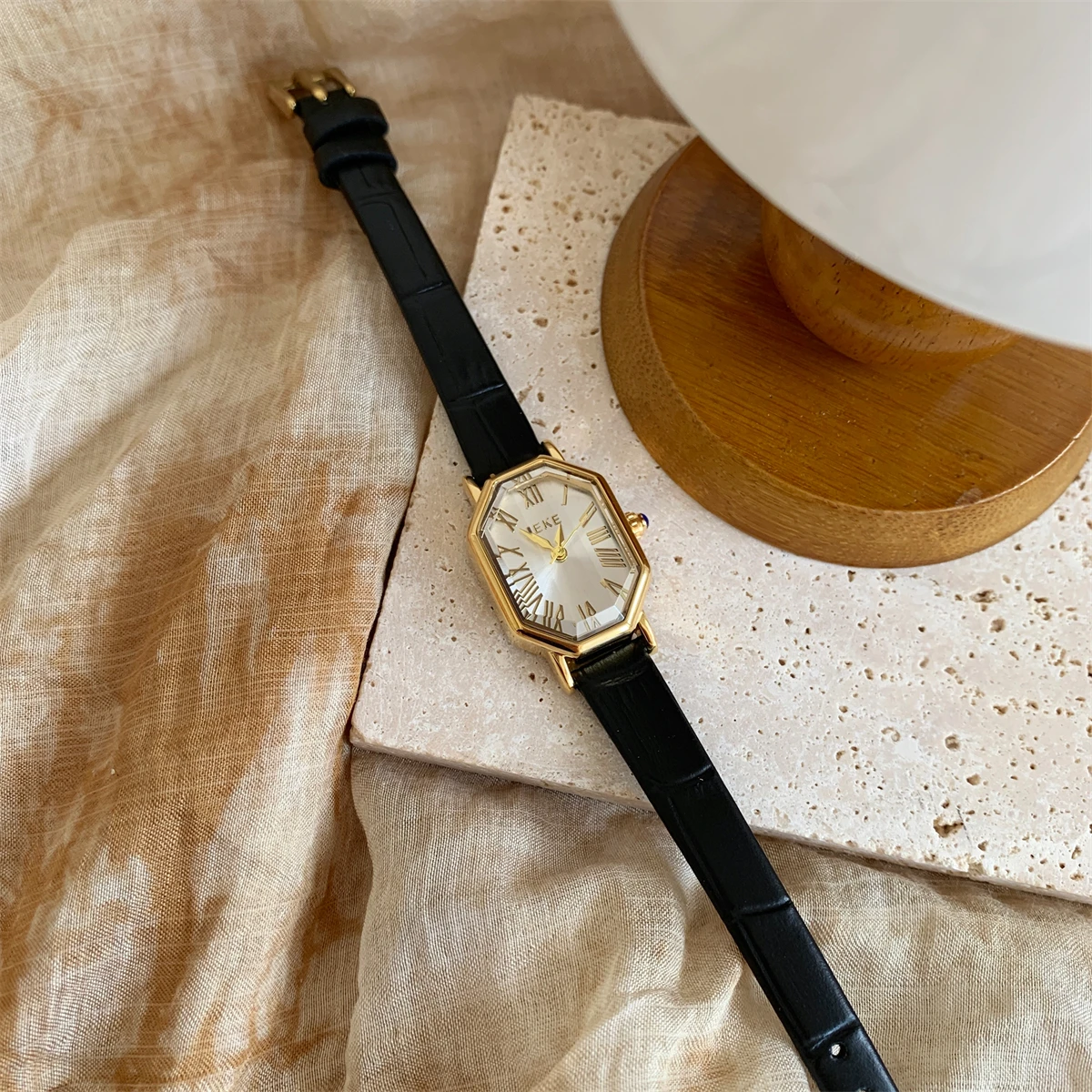 

RetroStyle Women'S Watch With A Light Luxury Design Simple And Elegant High-End Feel Square Leather Strap, Quartz Fashion Watch.