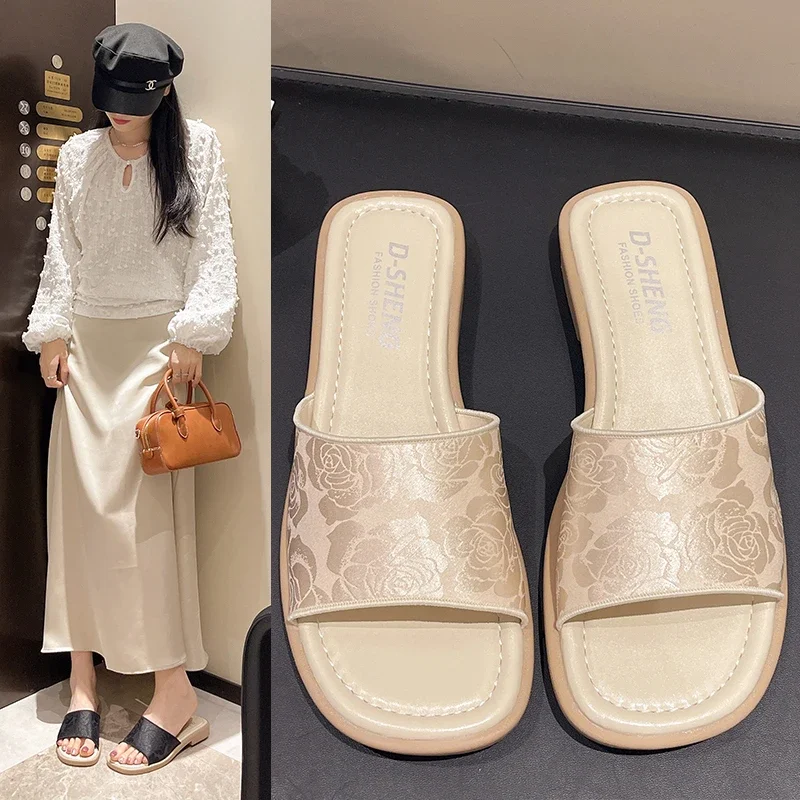 National style cool slippers for women in 2024, new summer flat bottomed outerwear with exposed toe fairy style slippers