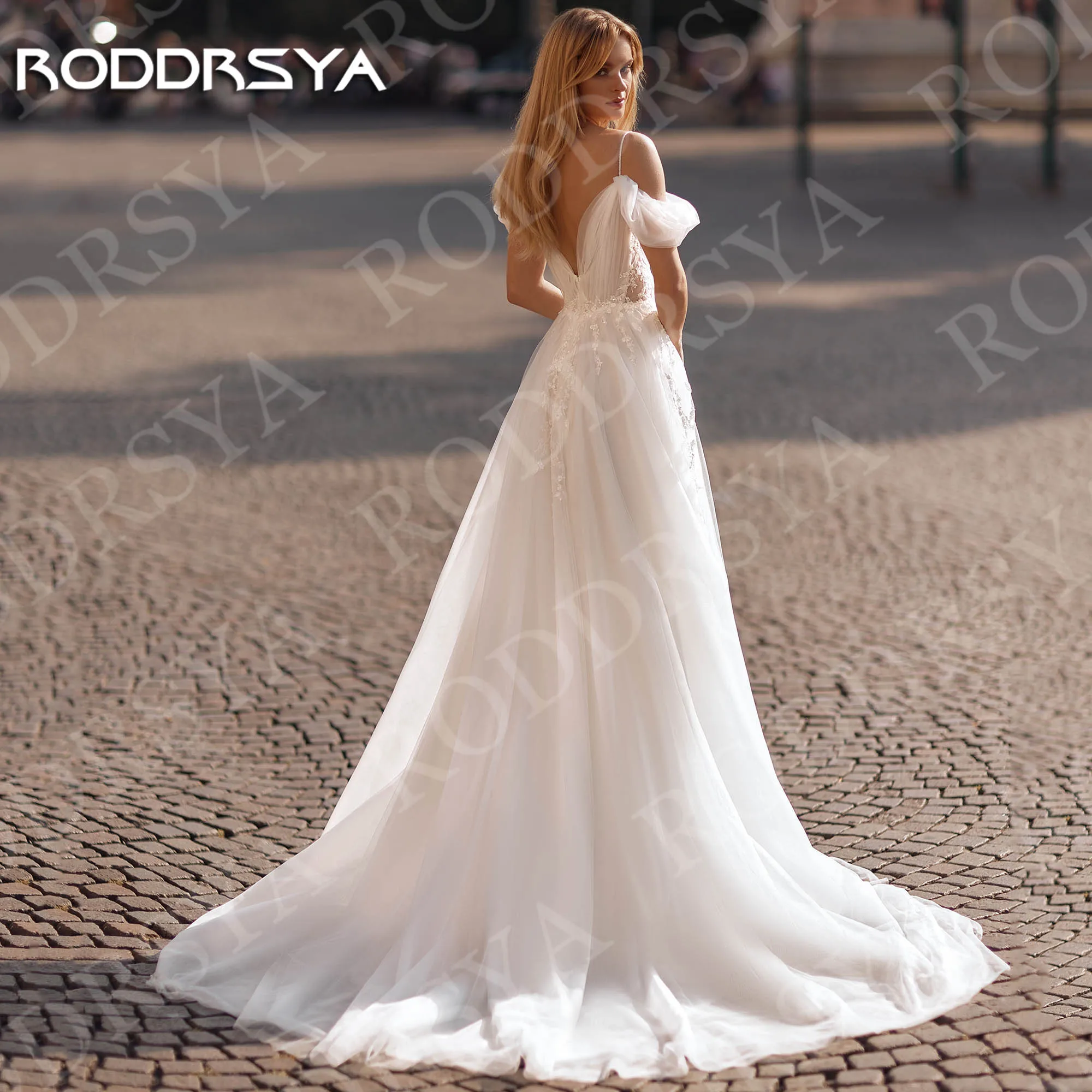 RODDRSYA رشيقة الخامس الرقبة قبالة الكتف فستان الزفاف بوهو ألف خط الدانتيل تول عارية الذراعين فستان زفاف مخصص أنيق V الرقبة قبالة الكتف فستان الزفاف بوهو خط الدانتيل تول الخلفي فستان العراس مخصصة