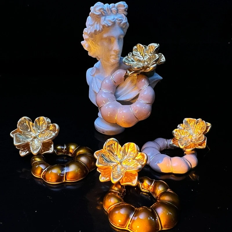 

Роскошные серьги-цветы для женщин, матовые металлические серьги-кольца, элегантные розовые эмалевые серьги, французские украшения для вечеринок и свадеб, подарок