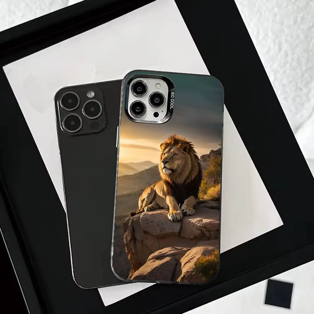 حافظة هاتف على شكل حرف C على شكل حيوان T-Tiger Lion لهاتف iPhone 16,15,14,13,12,11,Mini,Pro,SE,MAX غطاء أبيض غير لامع مقاوم للصدمات