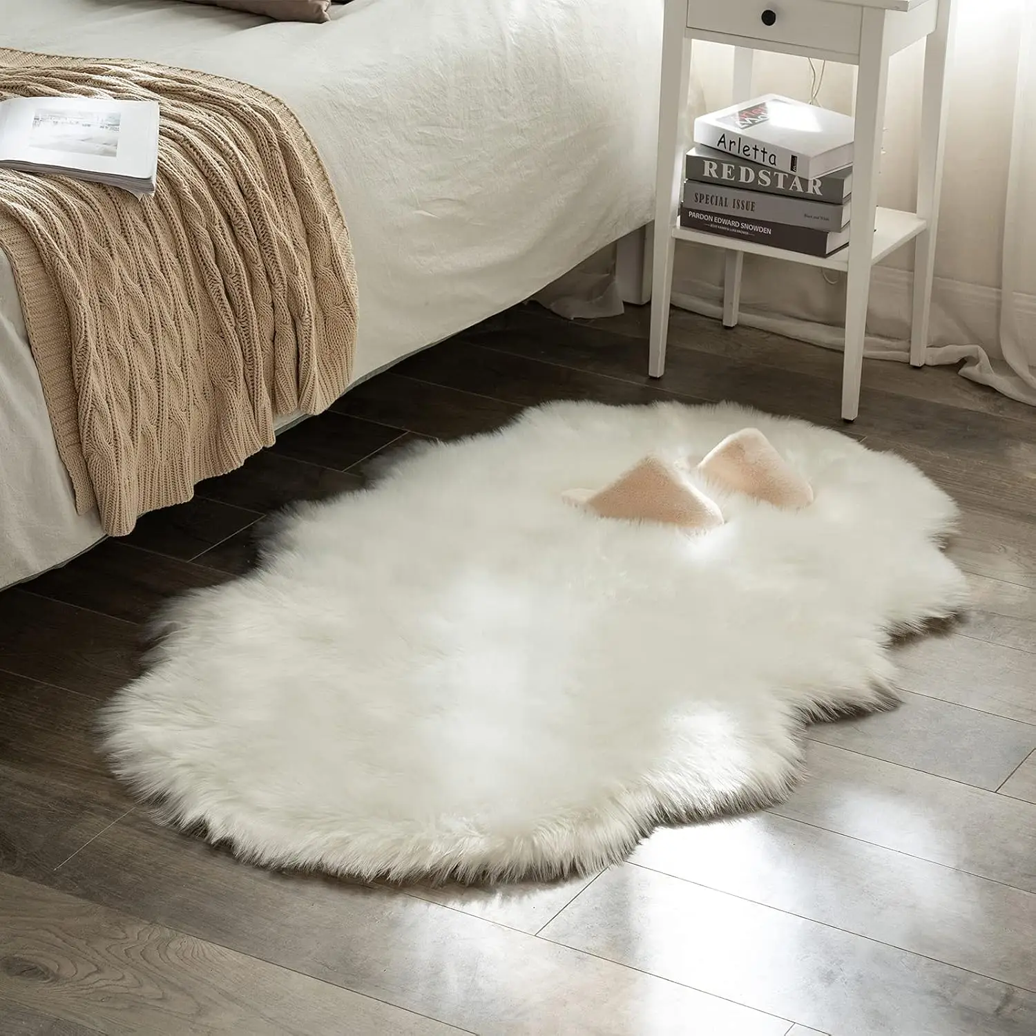 

Luxury Soft Fluffy Faux Fur Area Rug 3x5 Feet, Plush Shaggy Carpet for Christmas Decor Bedroom Living Room Floor
