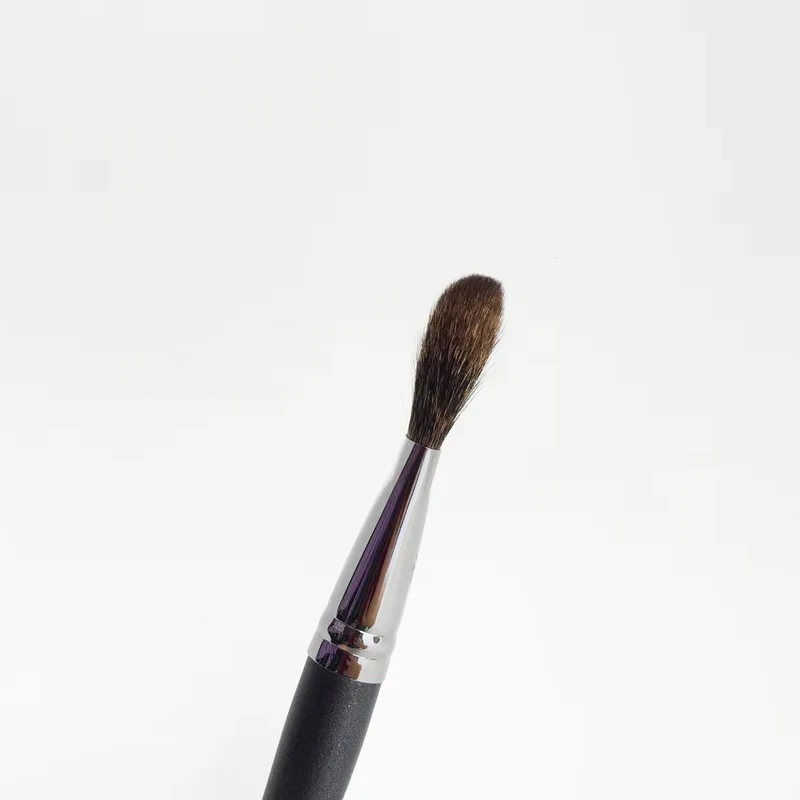 The Blusher Brush Super Soft Squirrel Hair Flat Makeup Brush Beauty Cosmetic Tool for Powders