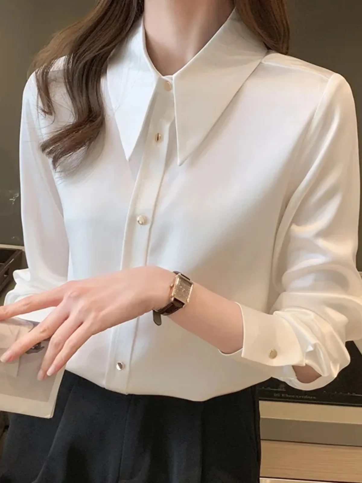 Langarmshirts für Damen, locker sitzende Baumwolloberteile mit Umlegekragen und dekorativen Taschen für den Frühling, adrette Alltags-Arbeitskleidung