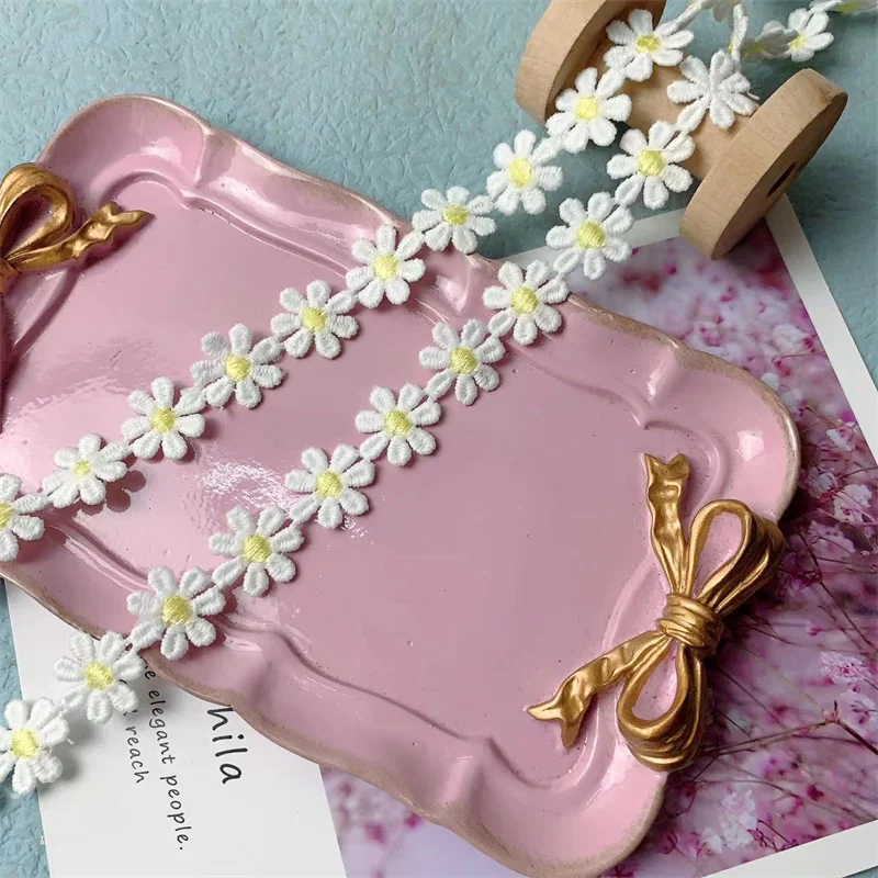 1.8CM di larghezza bellissimo cotone piccola margherita fiori ricamati nastro tessuto di pizzo vestito Applique bambole vestiti fai da te cucito