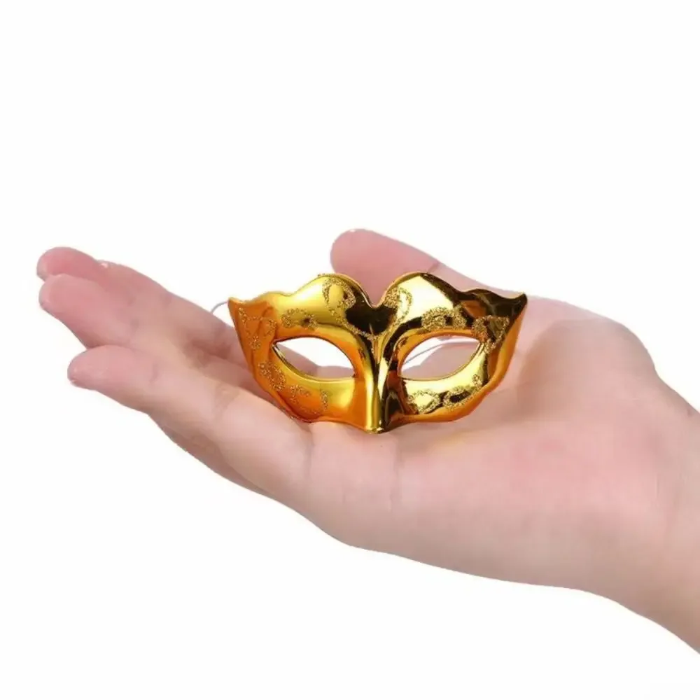 10 stücke Neue Kunststoff Mini Maskerade Masken Nette Farbe Malerei Spielzeug Maske Kinder Geschenk Halloween Party Karneval Venezianische Maske