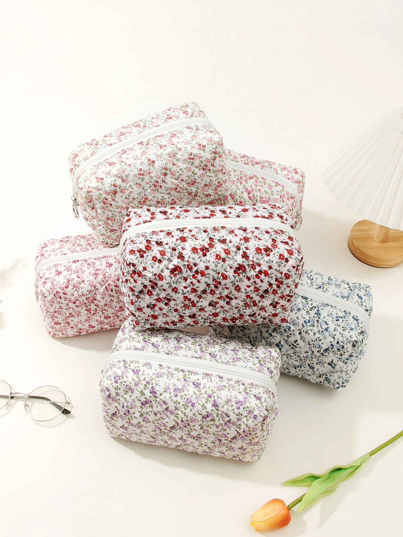 Floral Puffy Quilted Makeup Bag Flower Printed Cosmetic Pouch Large Travel Cosmetic Bag Makeup Accessory Storage Organizer