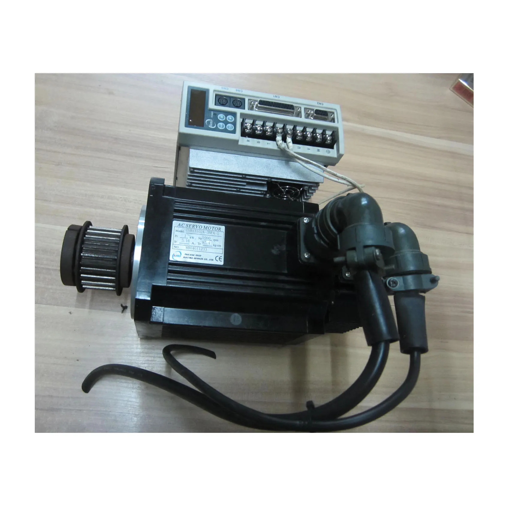

TECO TSTE-30C TSB13102A-3NFA-1 Сервопривод и двигатель 1 кВт