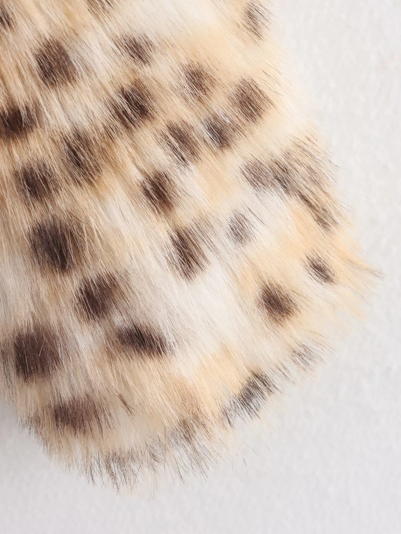 DEEABAE الخريف الملابس النسائية الجديدة مزاجه المألوف تنوعا ليوبارد طباعة فو الفراء سترة قطيفة