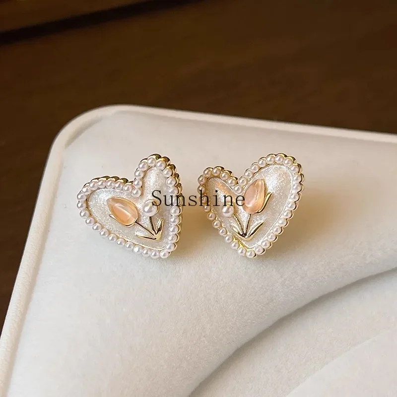 

Tulip Love Pearl Stud Earrings Women's Niche Sterling Silver Needle Earrings