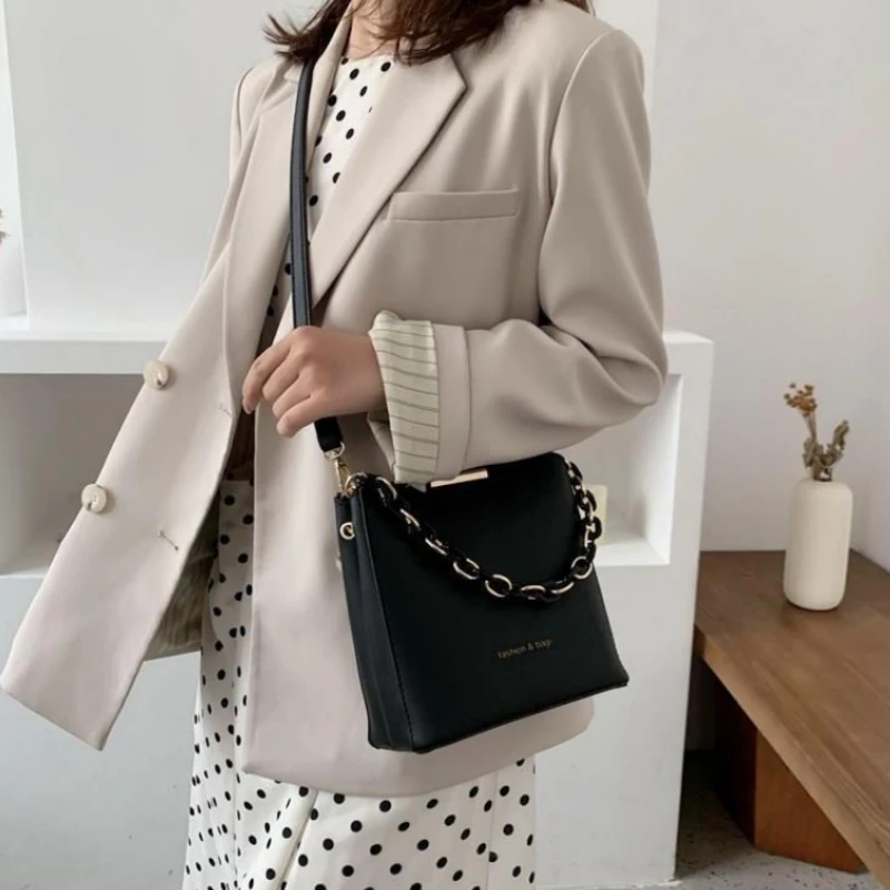 Fashion 2023 Women Crossbody Shoulder Bag with Chain Ladies Tote Bags Bucket Handbag Pu Leather Portable Causal Messenger Bags