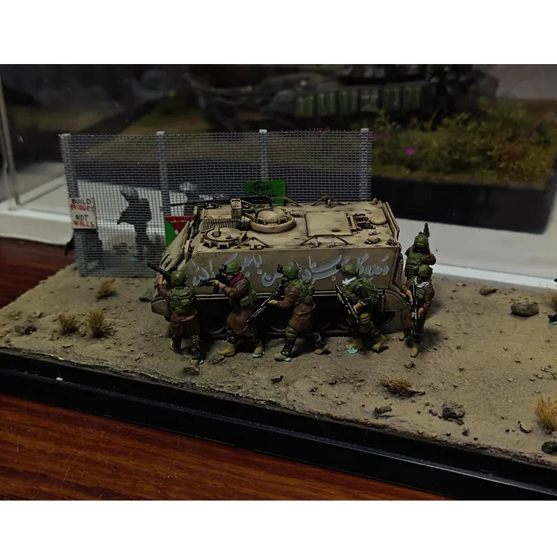 

Новый набор из 6 человек в масштабе 1/72, иранский спецназ, миниатюрная кукла из смолы, модель «сделай сам», ручная работа, одинаковый орнамент для сцены