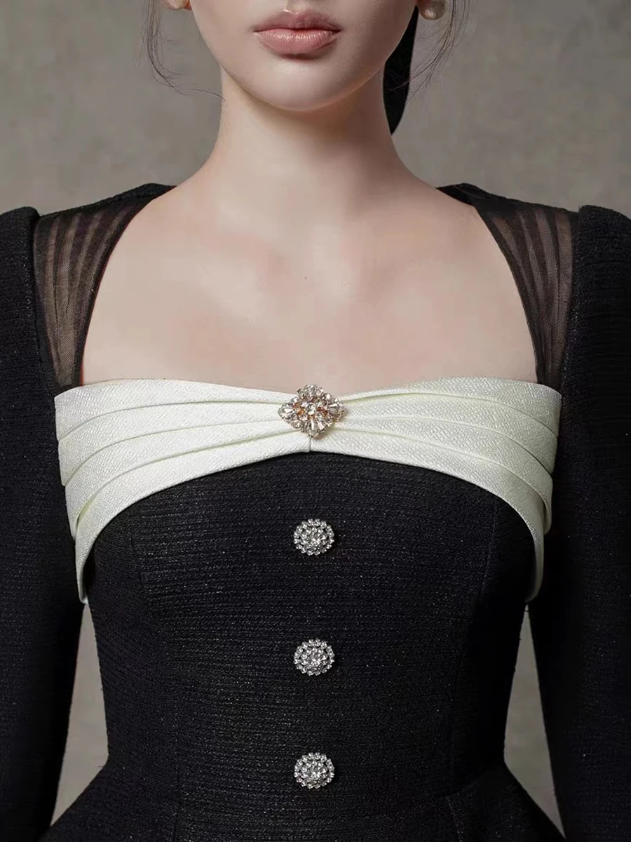 TWOTWINSTYLE التخسيس قطعتين مجموعات للنساء ساحة الرقبة طويلة الأكمام تقسم حبة أعلى المرقعة شبكة تنورة مجموعة الإناث الموضة