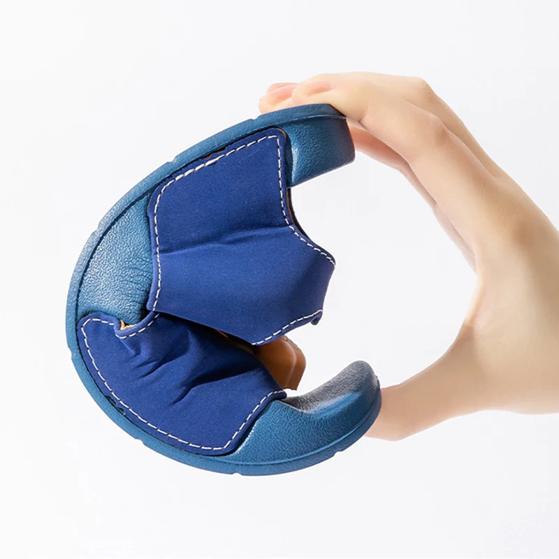 صنادل عصرية للأطفال من باو باترول، جميعها ترتدي صنادل مريحة مانعة للانزلاق بحزام كعب ليس من السهل خلع أحذية القدم للأطفال