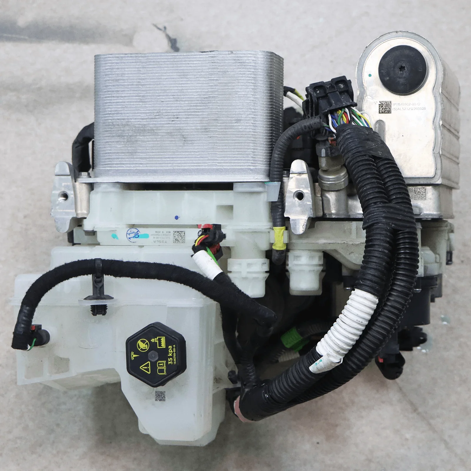 Electric Vehicle Thermal Management Module, High Efficiency EV Heat Pump Unit for Hybrid Car HVAC Battery Cooling R134a Heater