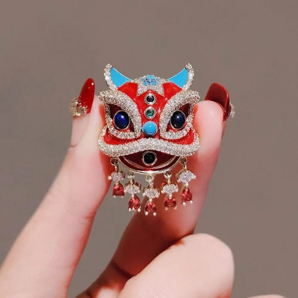 Fashions Retro Lion Dance Enamel Brooch New Year Luxury Suit Pins Red Best Wishes Dress Shawl Clip Party