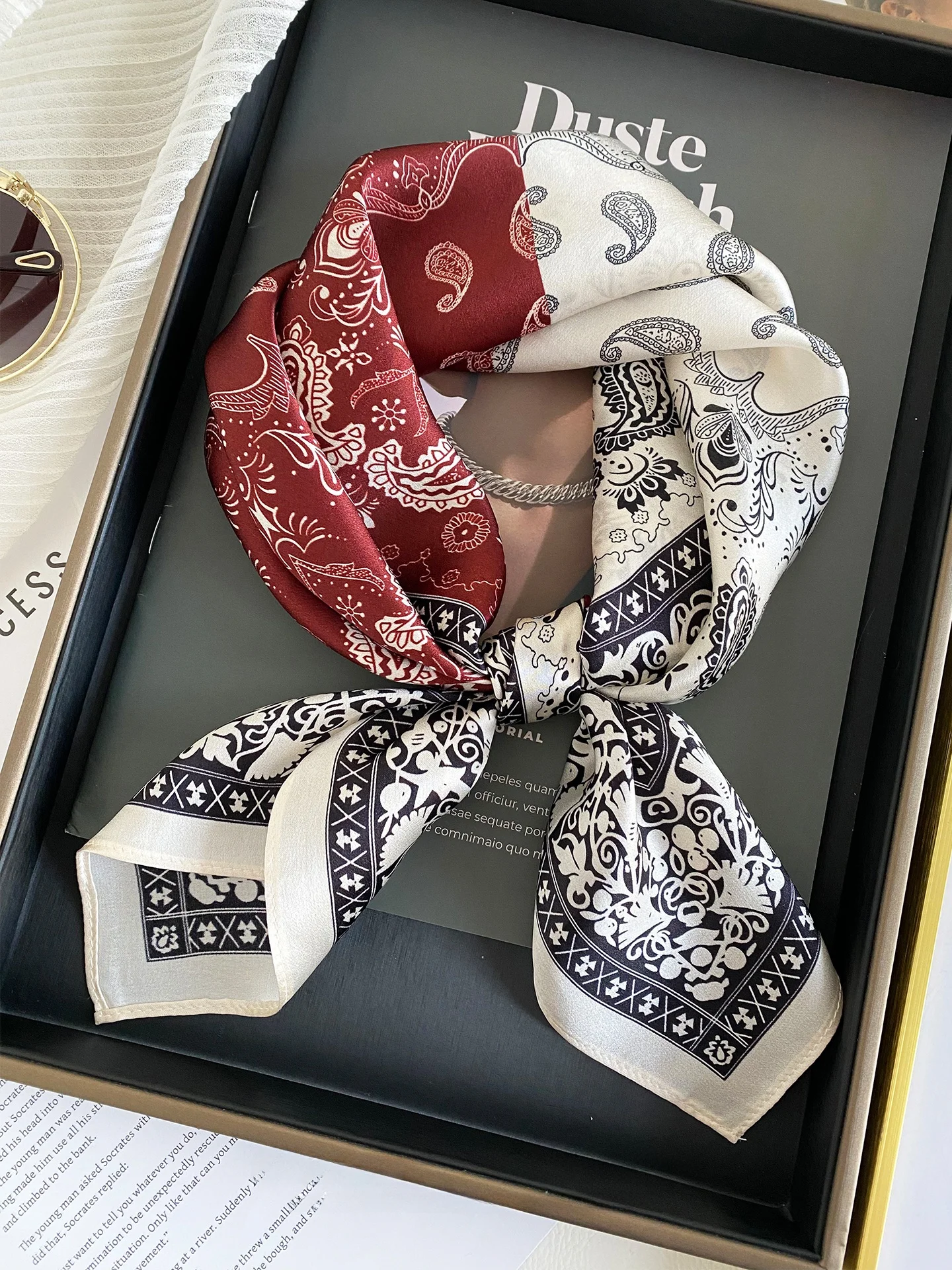 シルクスカーフ女性の春秋装飾ネックウォーマーファッショナブルな多用途本物のシルク小さな正方形ネクタイ首保護衣類アクセサリー