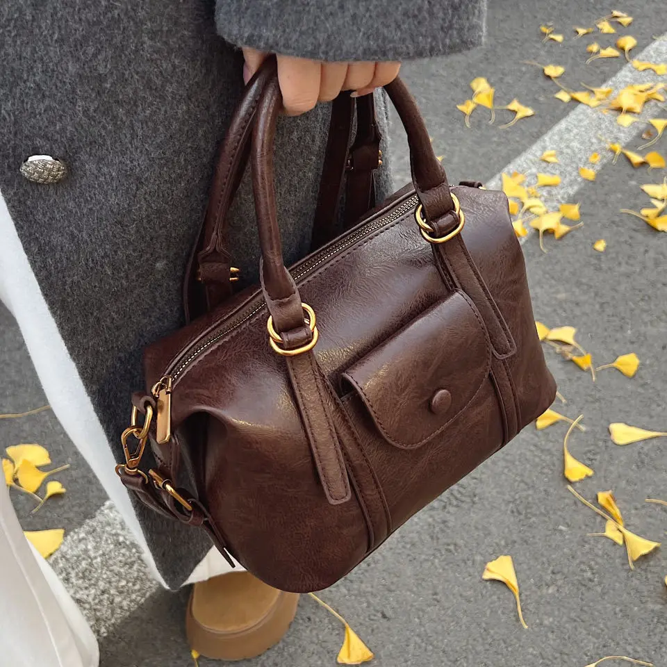 

2025 New Fashion Retro Hand Carry Out Large Capacity Messenger Versatile Commuter Simple Portable Shoulder Bag