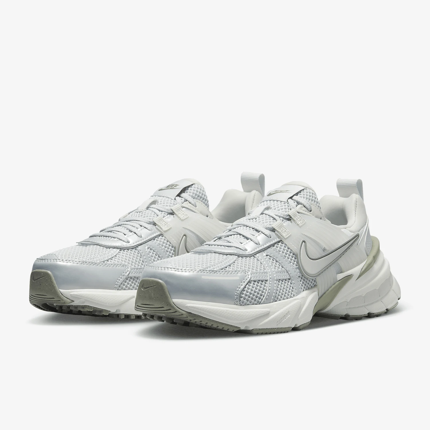 حذاء Nike الرسمي الأصلي V2K Run للنساء شبكي يسمح بمرور الهواء وخفيف الوزن للأب FD0736-006