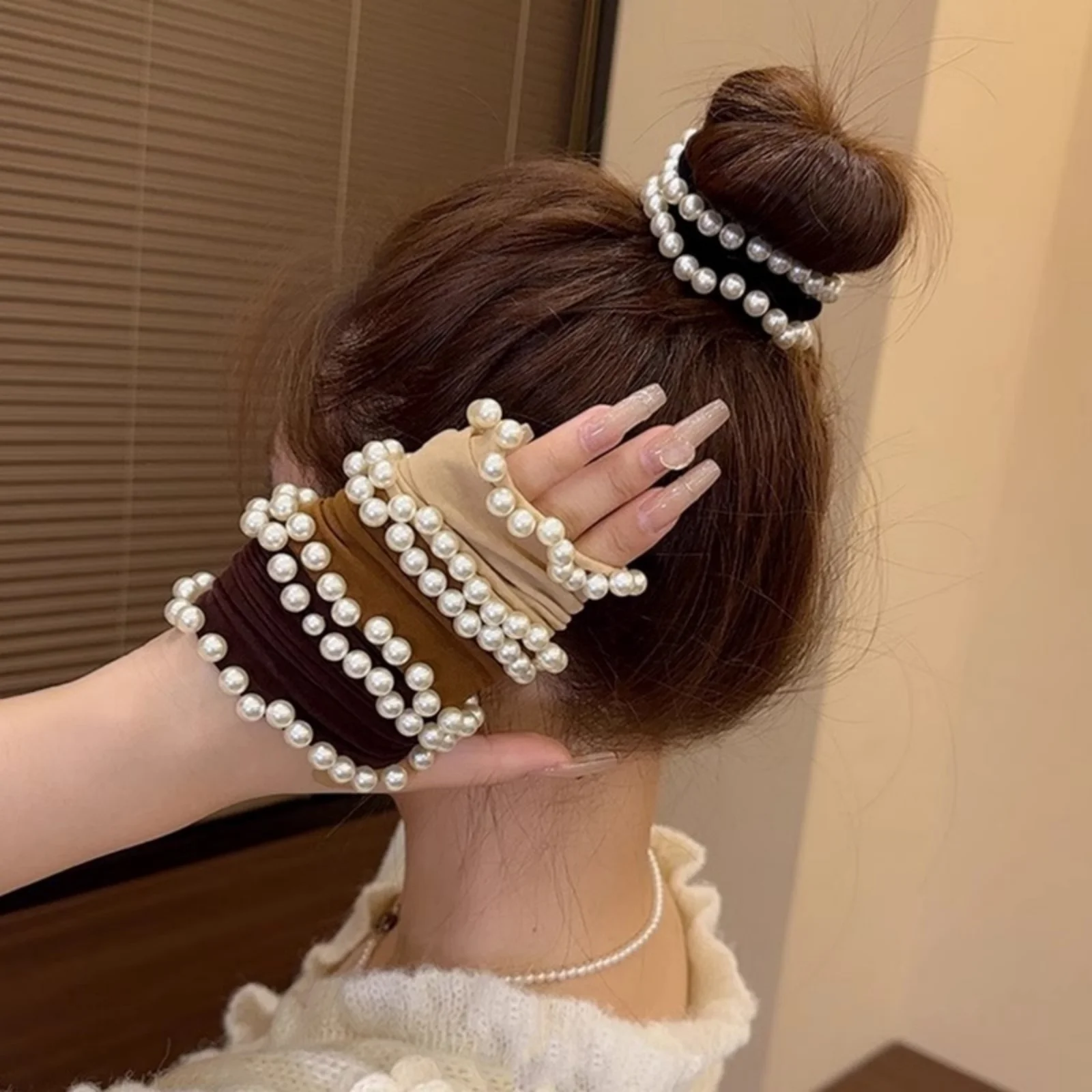 5 elegante Perlen-Haargummis, braune und beige Samt-Haargummis, elastische Haarbänder im Retro-Luxus-Stil für Frauen, stilvolle Perle