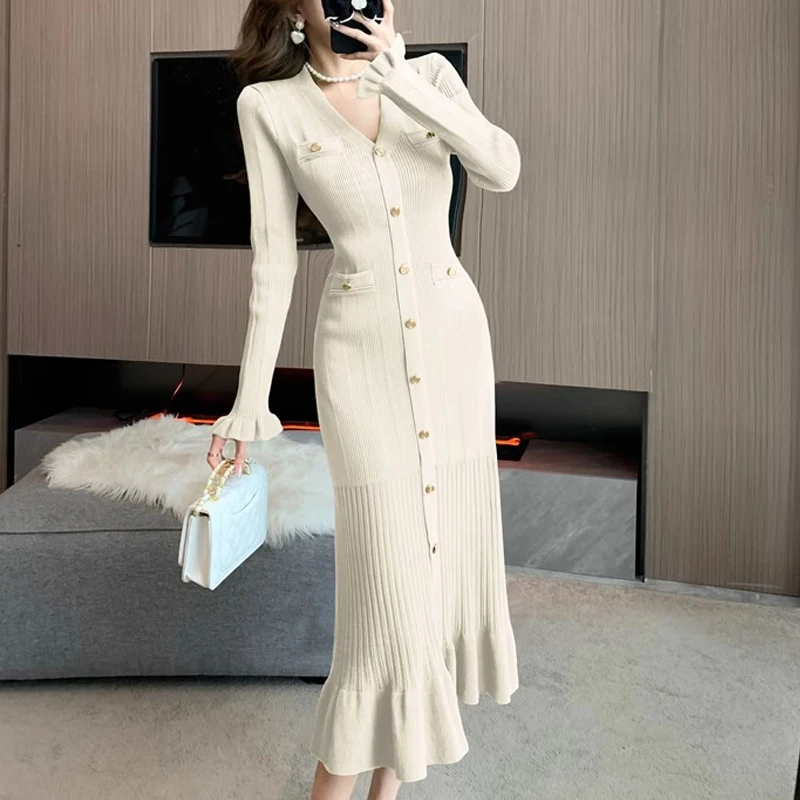 YuooMuoo Brand Fashion autunno inverno abito lungo lavorato a maglia bottoni lettera stile francese elegante abito maglione Lady Office Bodycon