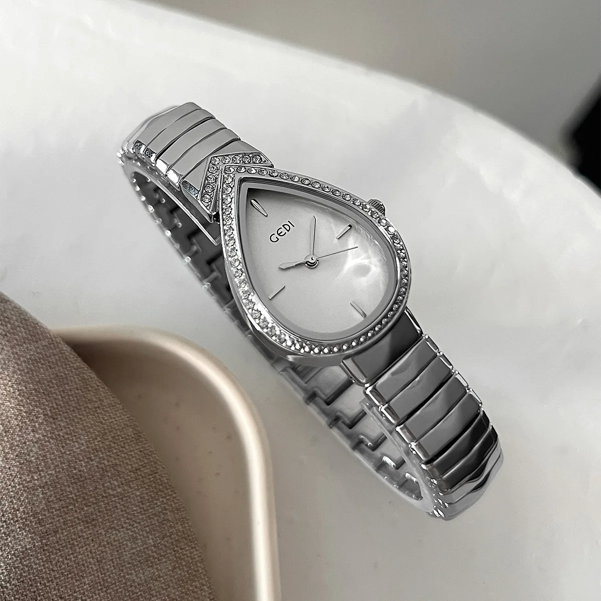 Unique Design Luxury Water Droplet Diamond Dial Quartz Watch for Women Silver Steel Strip Elegant Watch Reloj