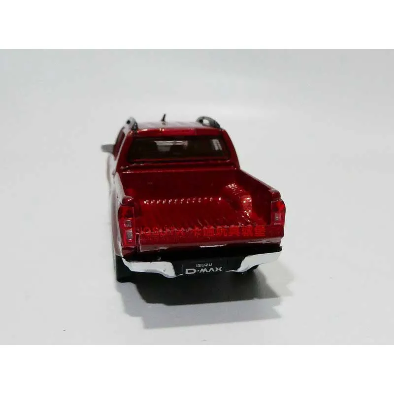 BM Diecast 1:64 ISUZU D-MAX Classic Red Alloy Pickup Model Can Open Door Adult Collection DIY Static Display Boy Toy