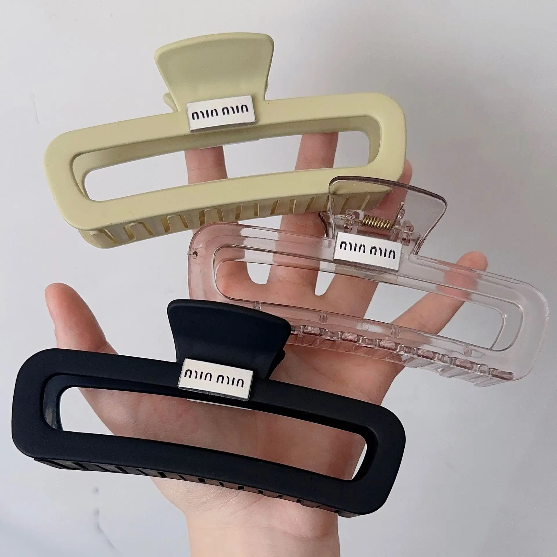 

New Advanced letter frosted hair clip female shark clip hair clip back of the head hair disc hair clip headband accessory Gift