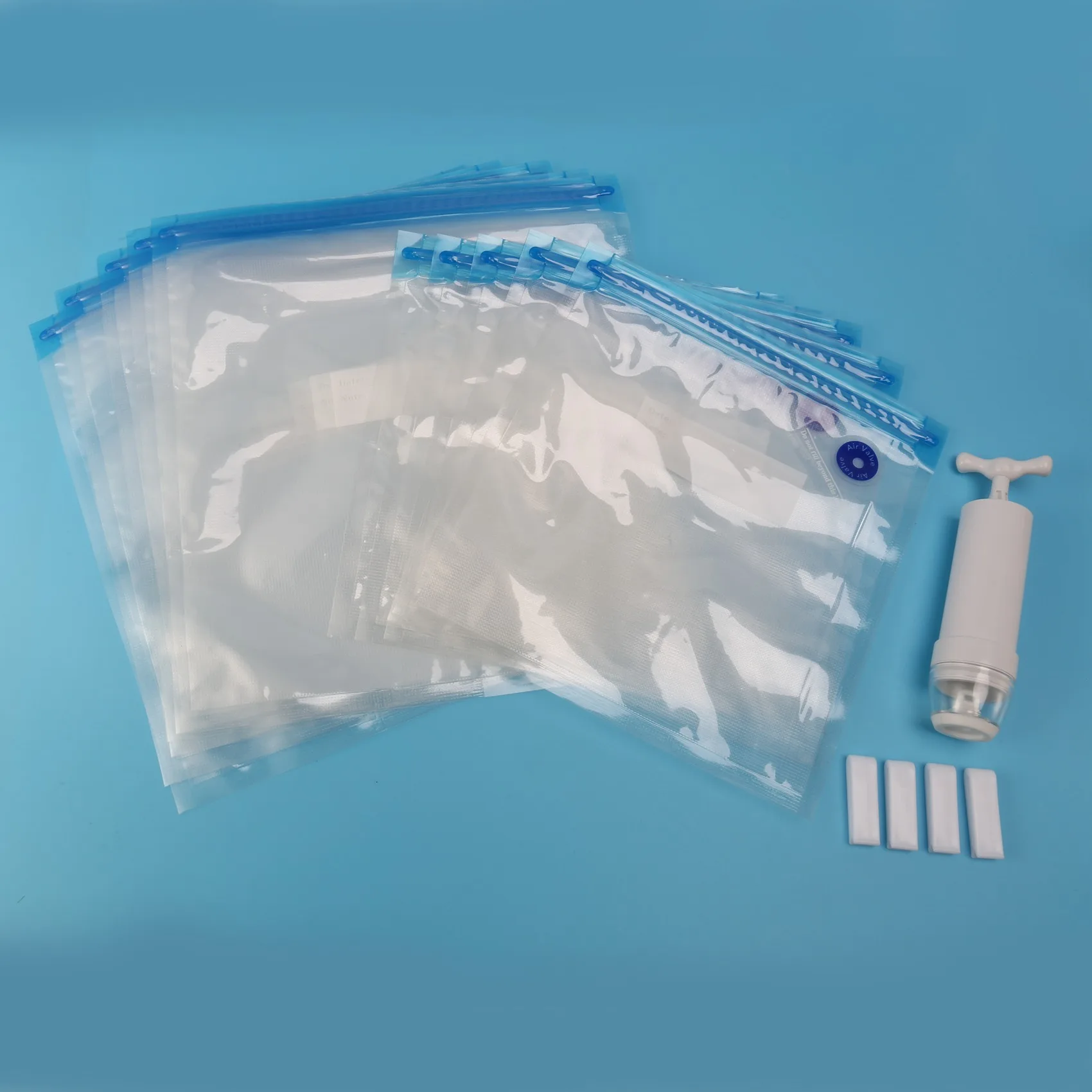أكياس Sous Vide مكونة من 15 عبوة من أكياس تخزين الطعام الكهربائية القابلة لإعادة الاستخدام مع مضخة يدوية واحدة، حقيبة محكمة الغلق بحجمين، 4 مشبك