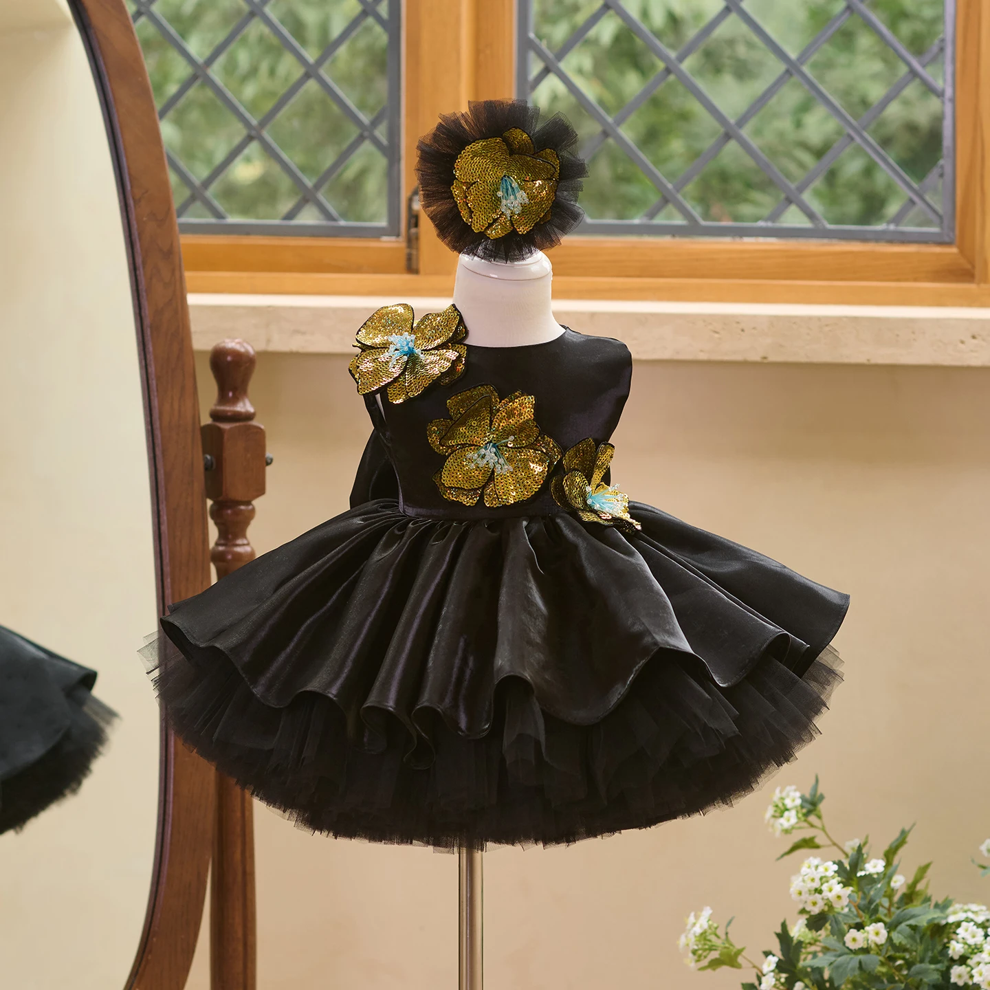 Girl's Sleeveless Birthday Princess Dress Black Golden Flower Super Fairy Puffy Children's Piano Dress