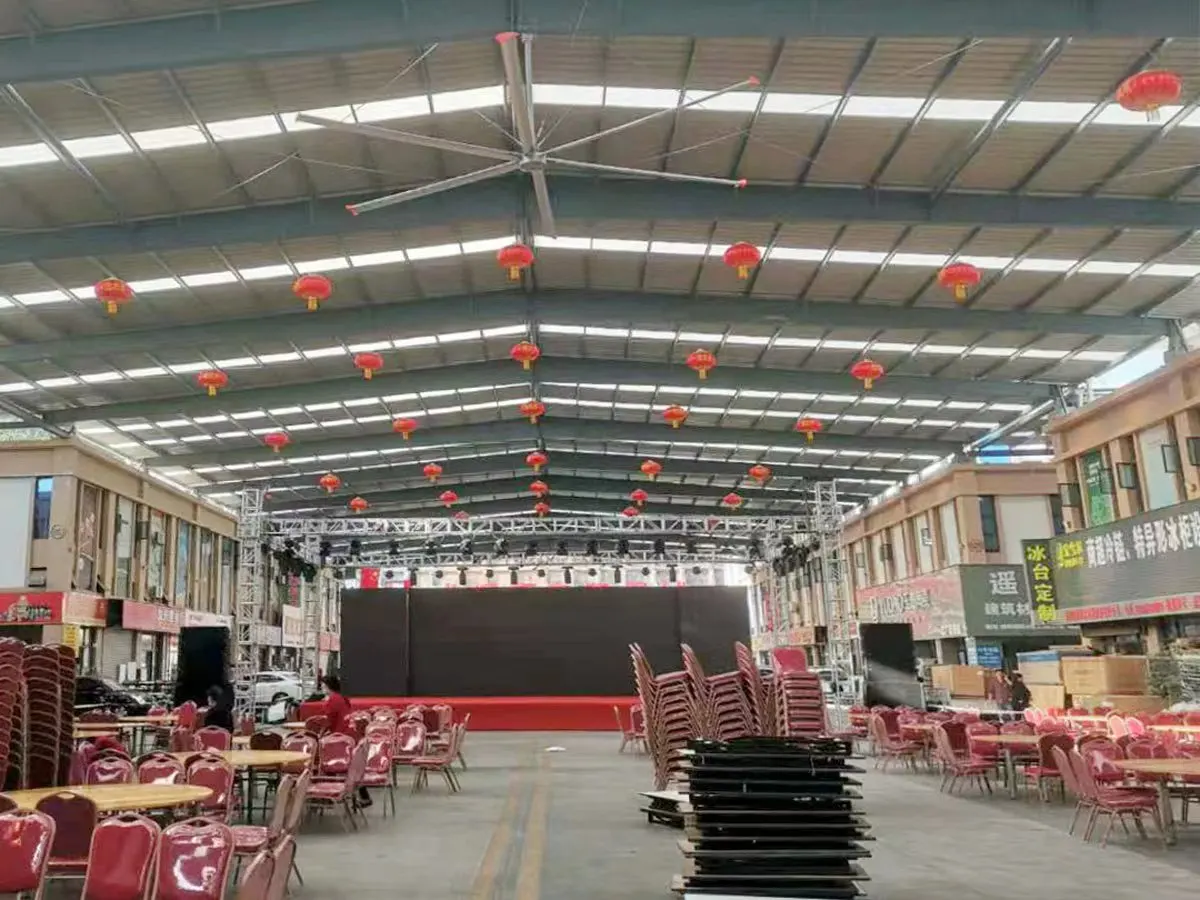 Ventilatore da soffitto industriale di alta qualità da 7,3 m/24 piedi Motore PMSM Raffreddamento a vento grande a basso rumore per chiesa di allevamento di animali