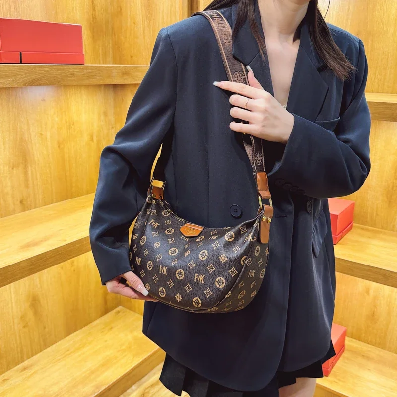 

Luxury Chic Simple Diaper Bag A Trendy Designer Leather Crossbody Bag For The Elegant And Stylish Fashion Woman