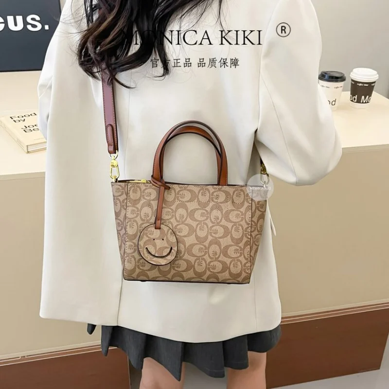 

Стильная перфорированная кожаная сумка для женщин, дизайнерская дышащая летняя сумка-тоут