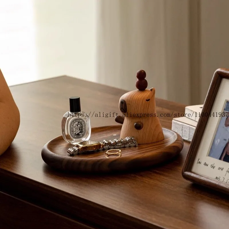 

Держатель для ключей из орехового дерева, декор для прихожей премиум-класса, креативный настольный органайзер, новогодний подарок на тему капибары, стильный аксессуар для дома