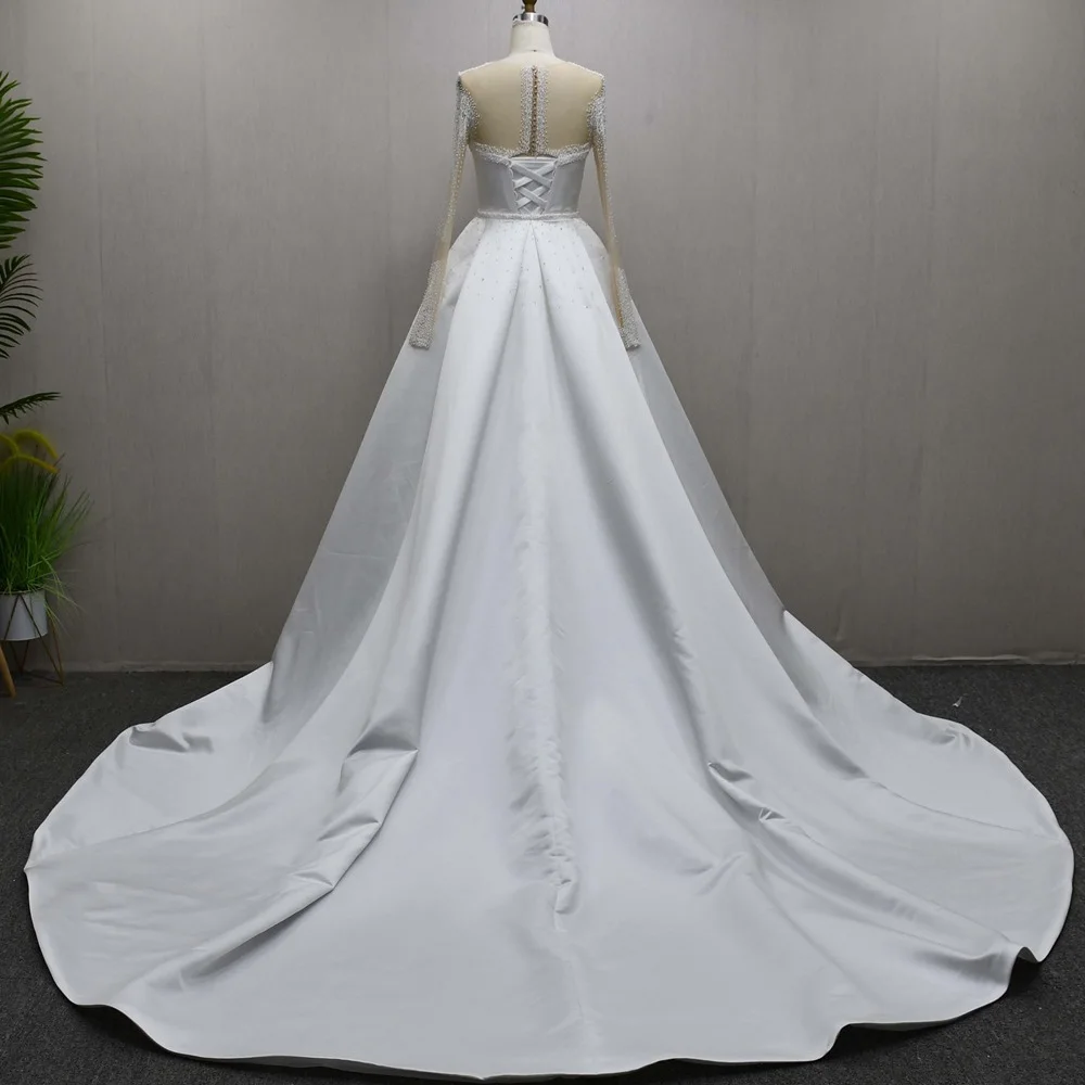 Abito da sposa in raso a maniche lunghe con scollo a O e bottoni con lacci sul retro Abito da sposa bianco ricamato