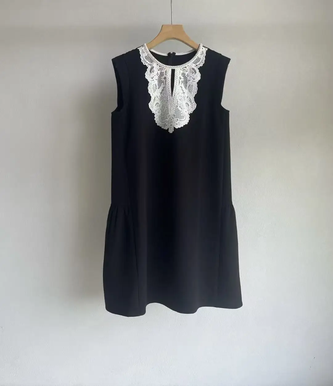 Women 2026 Early Autumn V Neck Lace Spliced A Line Dress Elegant Temperament Mid Length Dress Daily Outfit