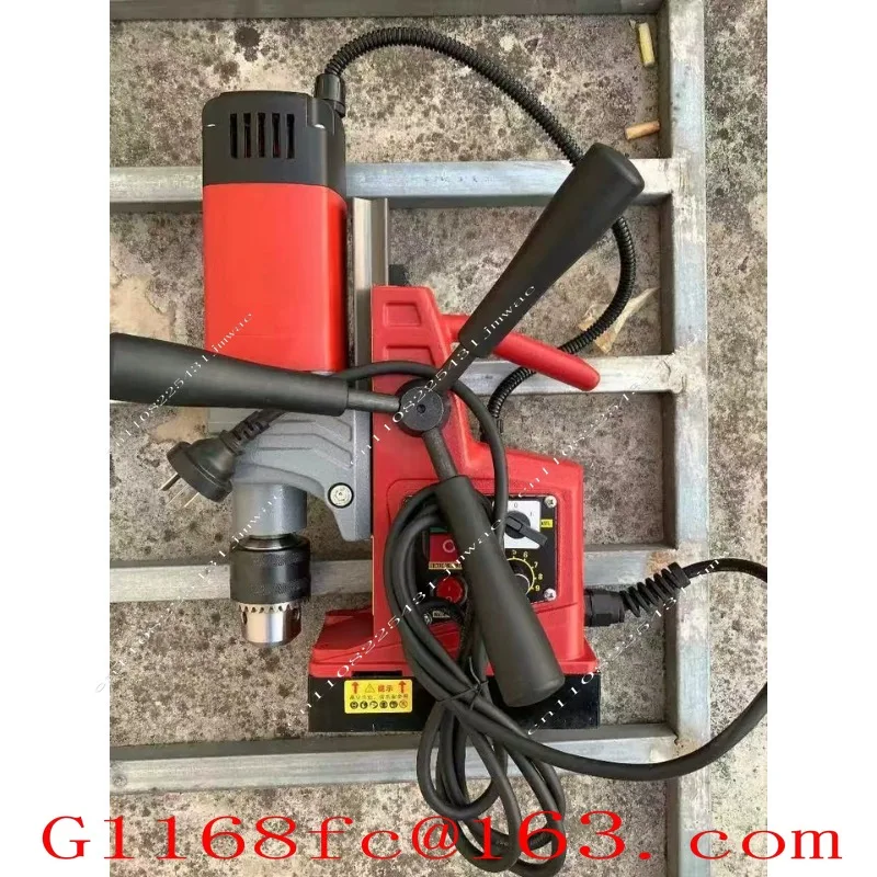 AX13 Tragbare, Geschwindigkeitsregulierbare Kernbohrmaschine, Magnetbohrer 220V/880W, Multifunktions-Magnetständer