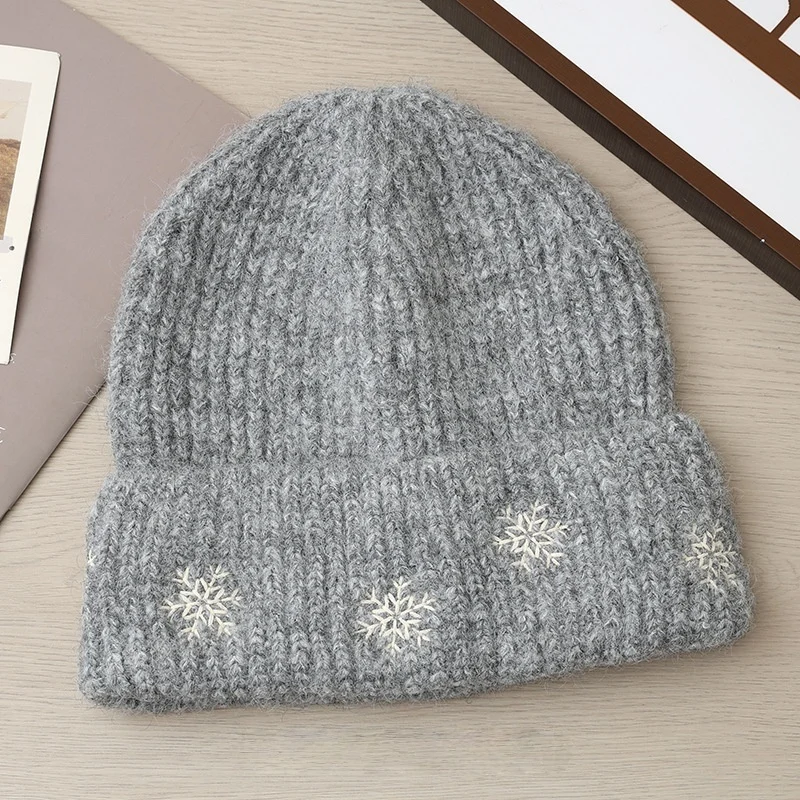 New Winter Hat Collection: Fashionable Christmas Snowflake Knit Beanie Versatile, Windproof and Warm  Hat