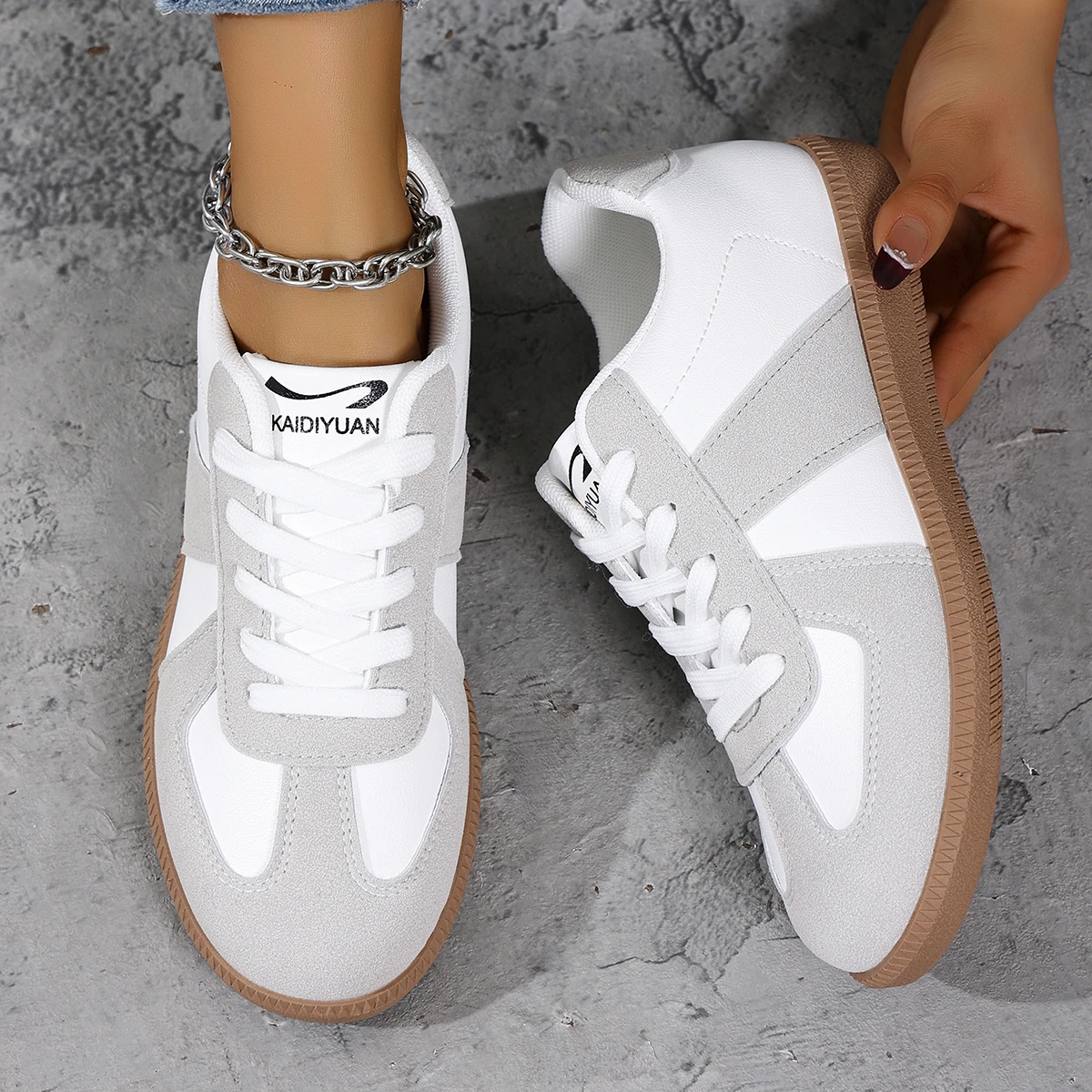 

2026 Spring and Autumn Women Walking Shoes Lightweight Breathable Sport Shoes Comfort Soft Female Leather Casual Sneakers